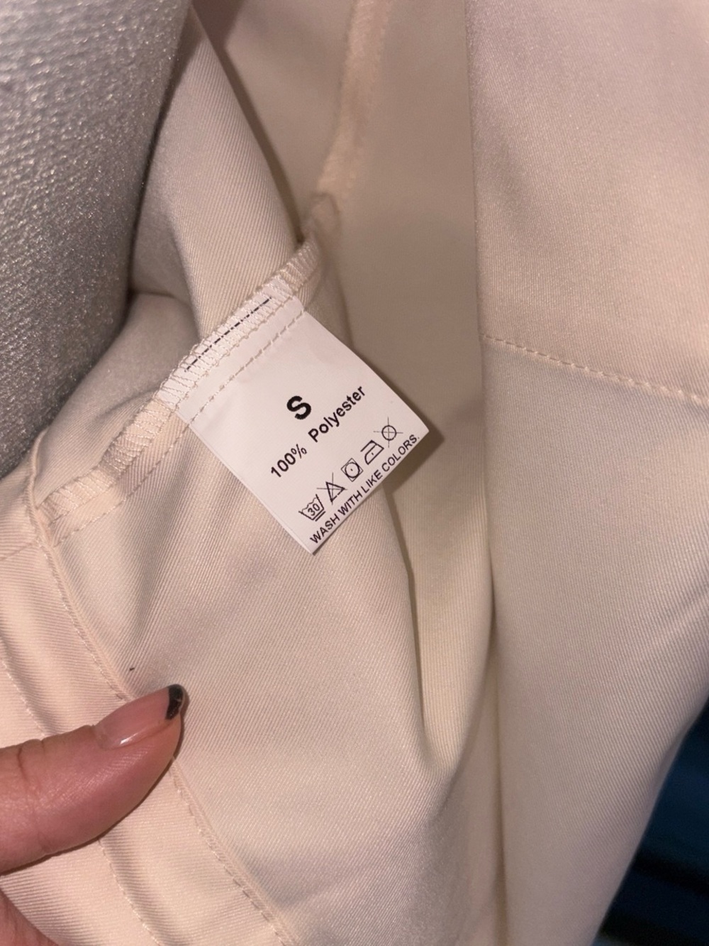 Women’s Lightweight Zip-Front Jacket in Cream with gold charm - Picture 2 of 8